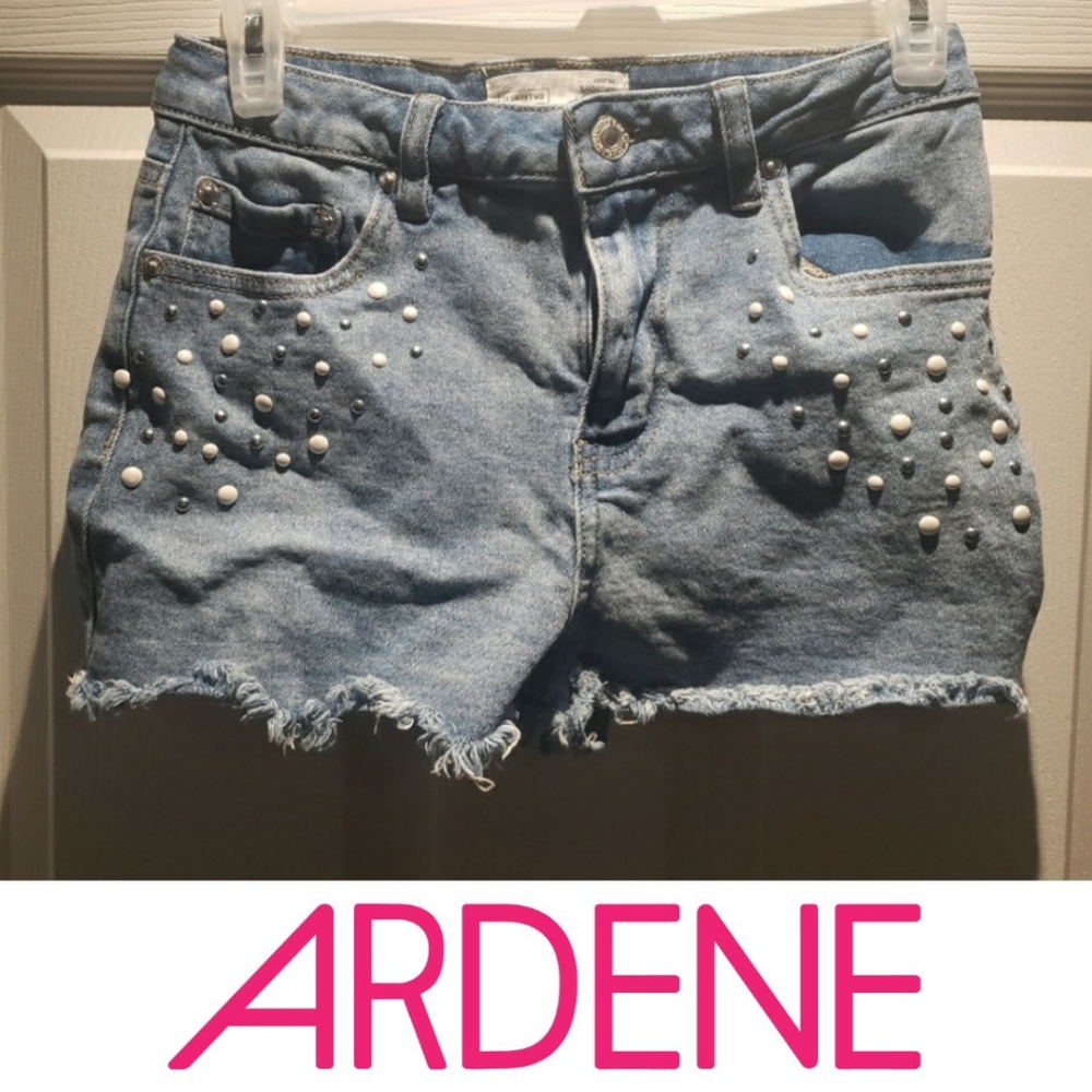 Ardene Eighty Two Studded Denim Shorts Size 5